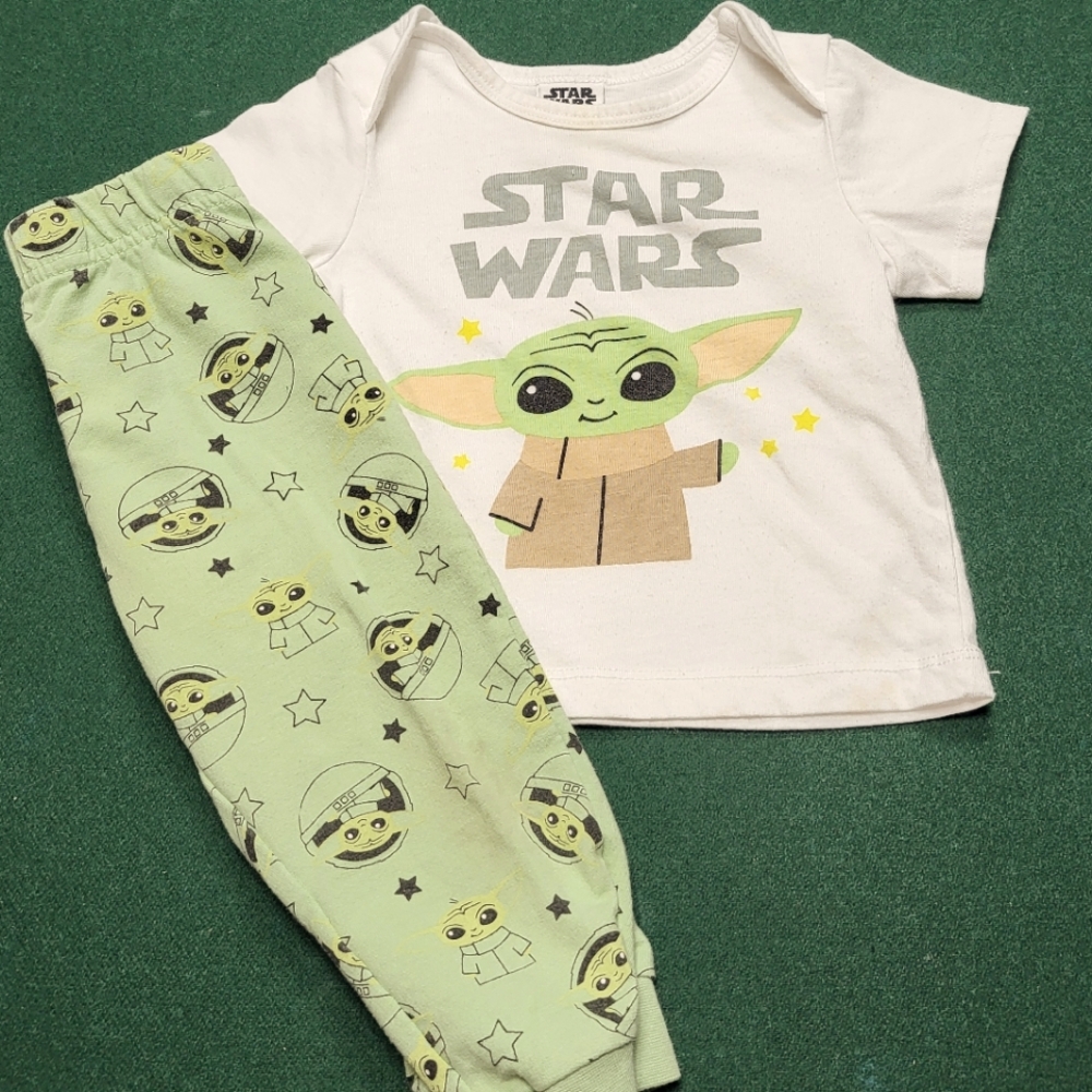 Star Wars Baby Yoda tee shirt and sweatpants